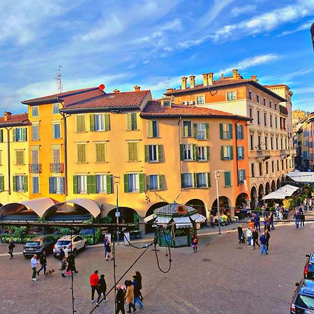 Appartamento Bergamo Centro Piazza Pontida - The Italian Escape Bagian luar foto