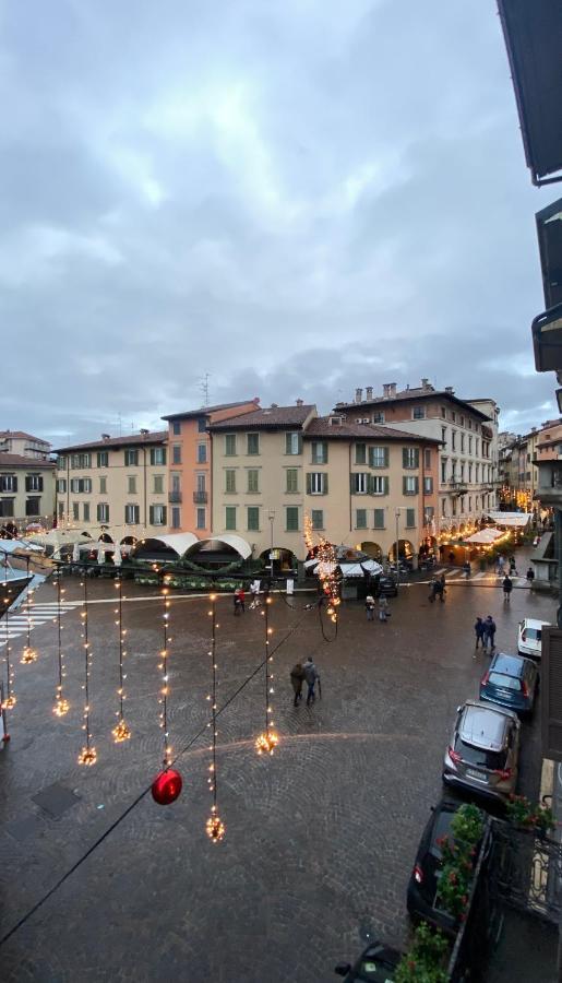 Appartamento Bergamo Centro Piazza Pontida - The Italian Escape Bagian luar foto