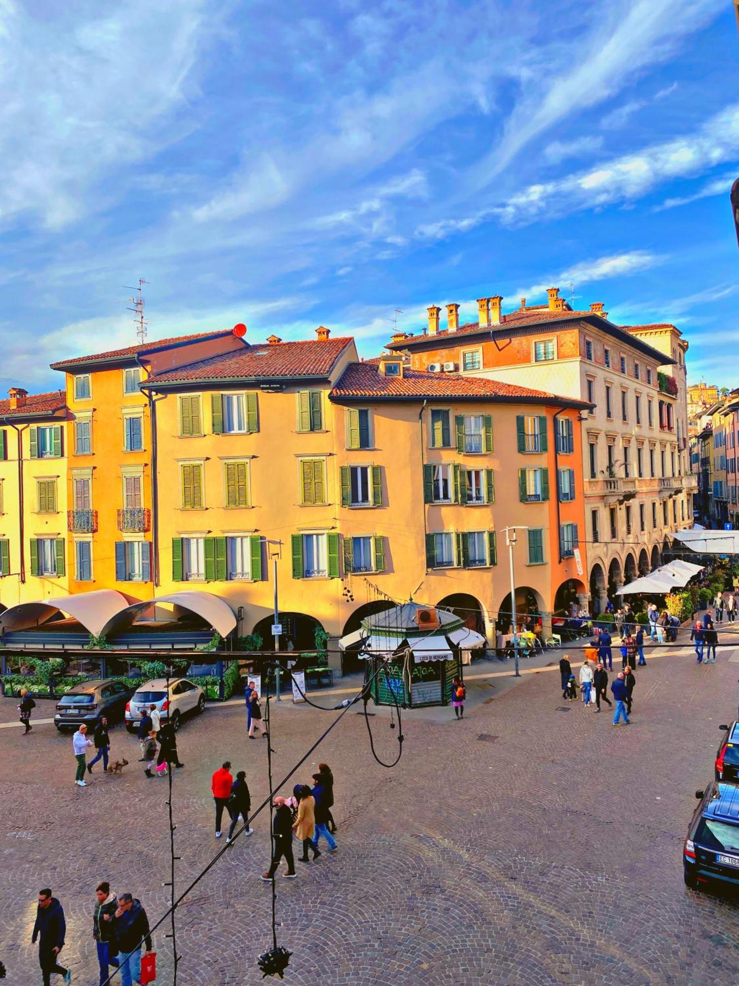 Appartamento Bergamo Centro Piazza Pontida - The Italian Escape Bagian luar foto